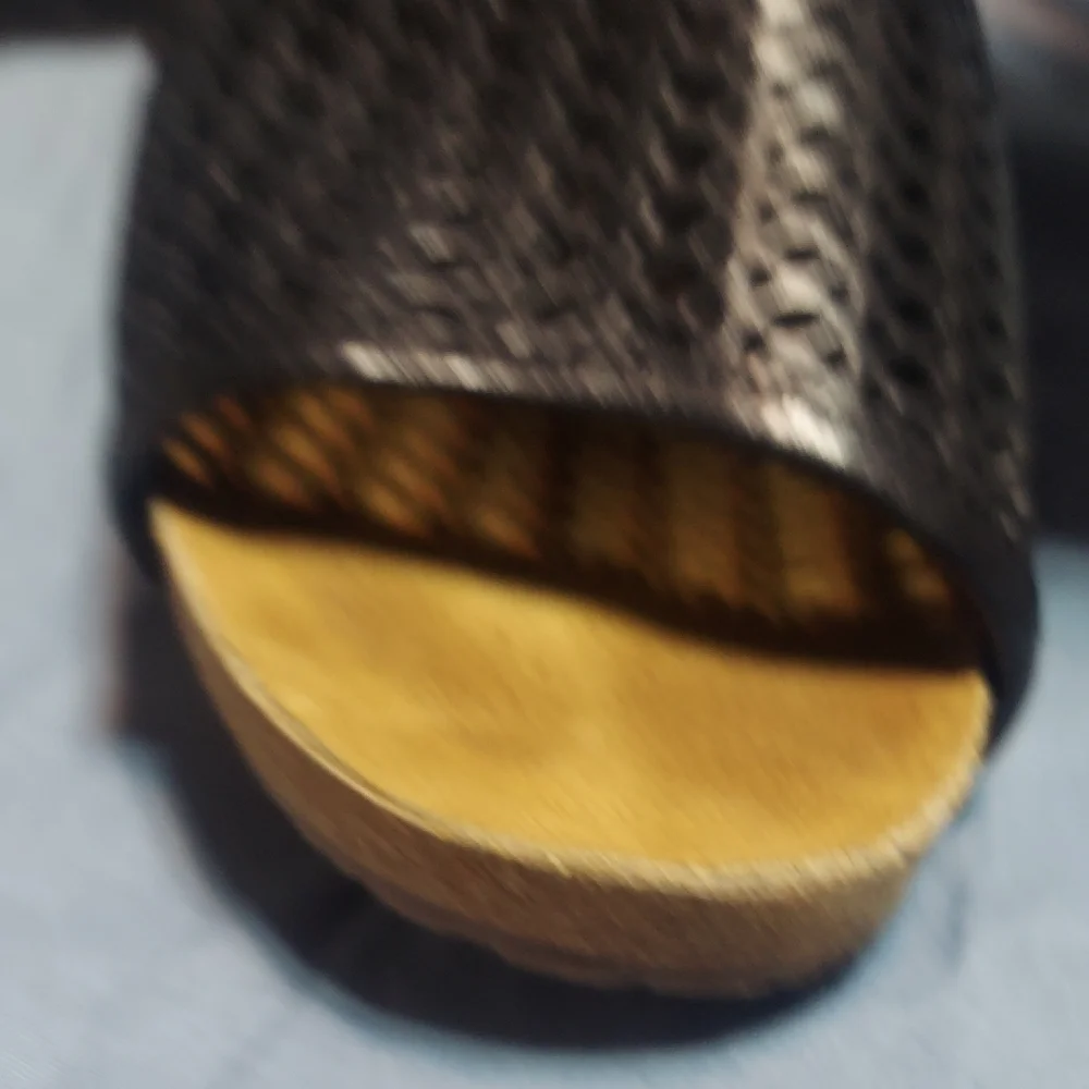Eric Michael Phoebe Black Laser Cut Leather Cork Wedge Sandals Size 39/8.5